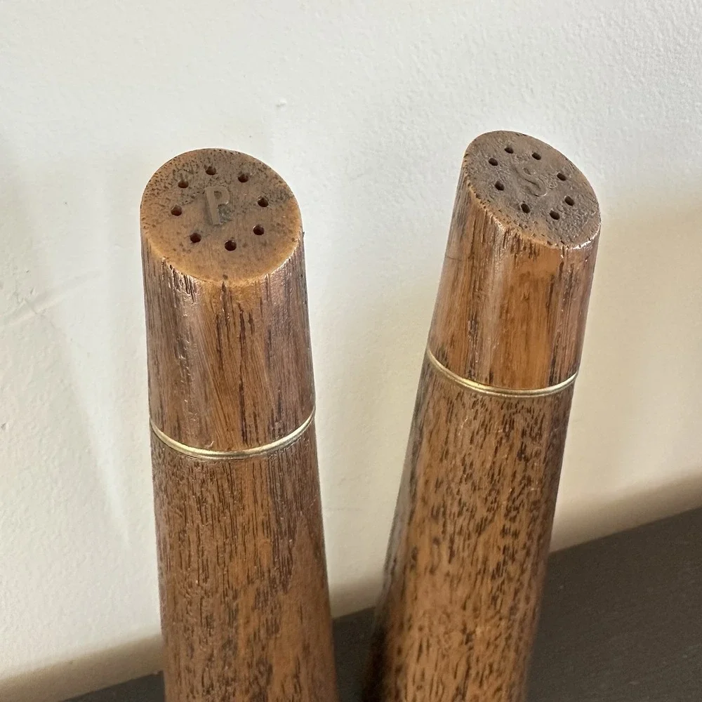 Vintage Mid Century Modern Plastic‎ Wood Look Salt & Pepper Shakers Retro EUC
